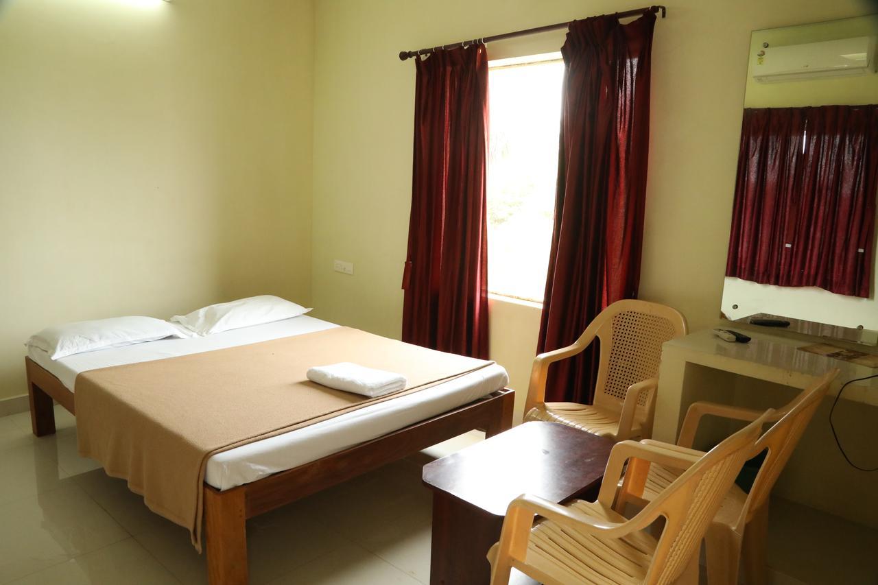 กาเนช บีช รีสอร์ต Hotel ปอนดิเชอรี ภายนอก รูปภาพ